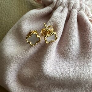 Mini Mother of pearl Clover Stud Earrings-